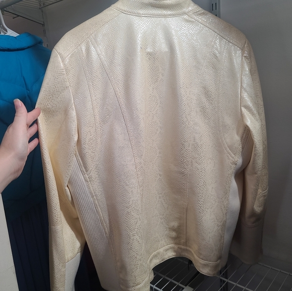 Jacket - Picture 3 of 7